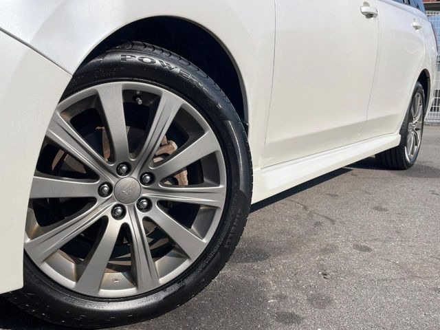 【純正17インチアルミホイール】外観にマッチした純正アルミホイールを装着しております。各種社外アルミホイールや、スタッドレスタイヤも取扱いしております。是非ご相談ください♪