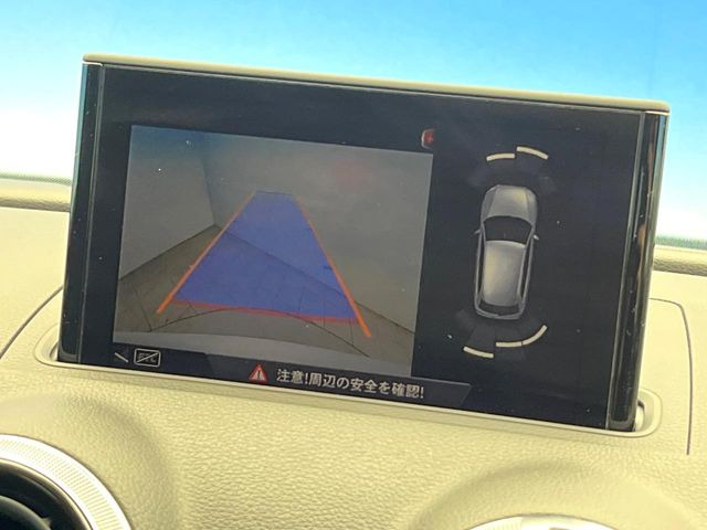●ガイドライン付きバックカメラ:不安な駐車もこれで安心!ガイドライン付きなので狭い箇所での駐車もラクラクです!