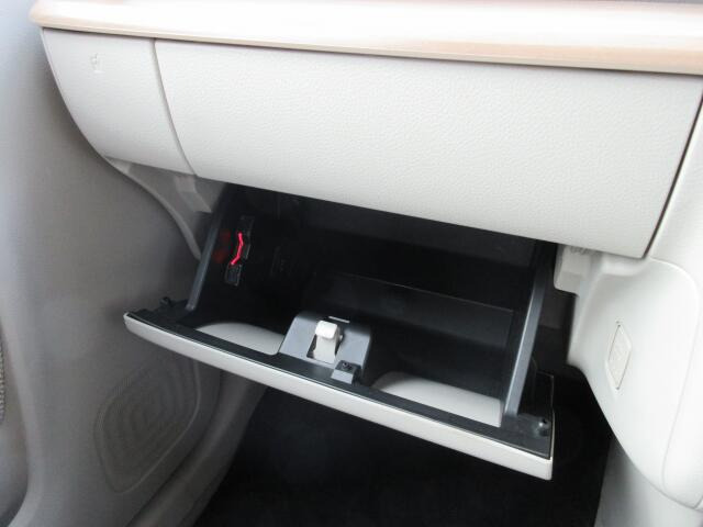 �Ԍ��ؓ��ꓙ���ވꎮ�����[�ł���O���[�u�{�b�N�X�ł��B