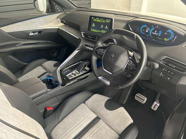 3008GT ハイブリッド4 4WD