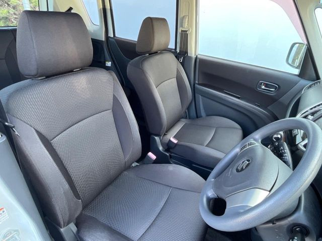 運転席シート廻りは使用感も少なく、良好な状態となっています。丁寧に使われていたことがよくわかりますね。