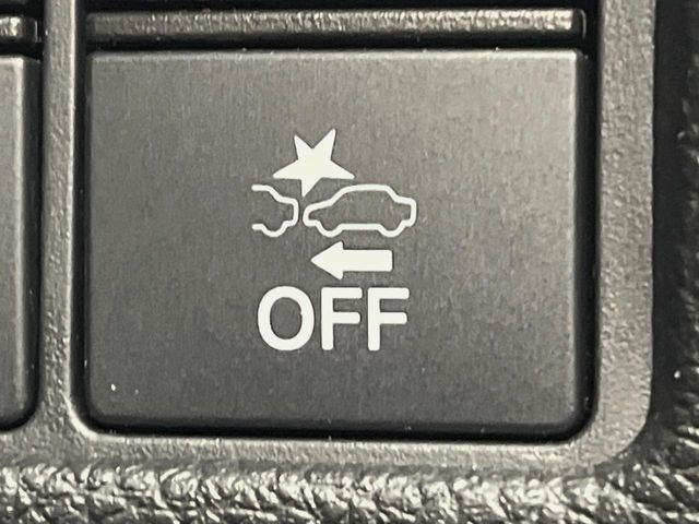 �y�z���_�Z���V���O�z���s���ɑO���̎ԗ�����F�����A�Փ˂������Ȏ��͌x��ƃu���[�L�ŏՓˉ���Ɣ�Q�y�����A�V�X�g�B�����S�Ƀh���C�u�����y���݂��������܂��B