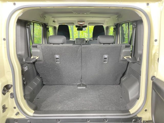 ���i�̂���������ʋ΁A���}���ɏ\���ȉ׎��X�y�[�X���m�ۂ��Ă���܂��B�Z�J���h�V�[�g��|���ƁA�傫�ȉו��̐ύڂ��\�ł���