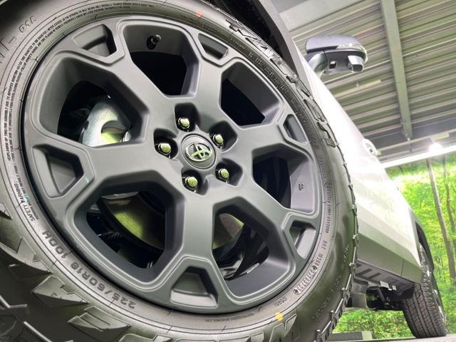 �y����18�C���`�A���~�z�C�[���z�O�ςɃ}�b�`���������A���~�z�C�[���𑕒����Ă���܂��B�e��ЊO�A���~�z�C�[����A�X�^�b�h���X�^�C�����戵�����Ă���܂��B���񂲑��k����������