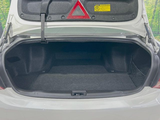 普段のお買い物や通勤、送迎等に十分な荷室スペースを確保しております。