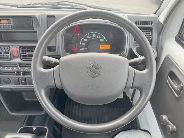 ステアリングも使用感が少なく、きれいな状態となっております♪