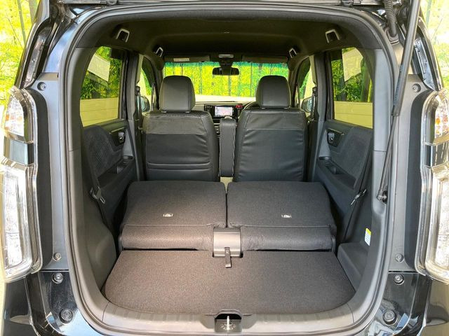 ���i�̂���������ʋ΁A���}���ɏ\���ȉ׎��X�y�[�X���m�ۂ��Ă���܂��B�Z�J���h�V�[�g��|���ƁA�傫�ȉו��̐ύڂ��\�ł���