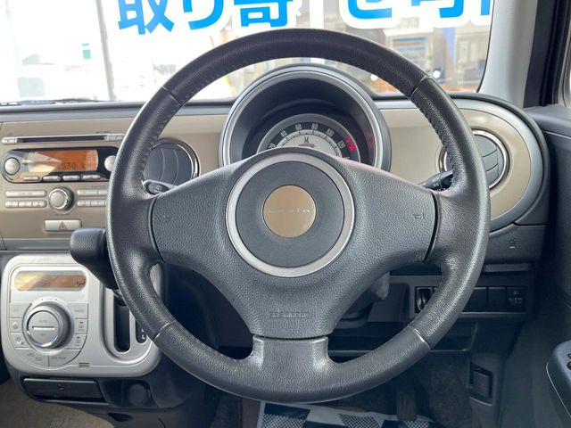 ステアリングも使用感が少なく、きれいな状態となっております♪