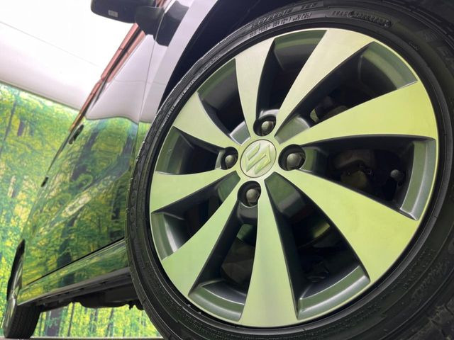 �y����15�C���`�A���~�z�C�[���z�O�ςɃ}�b�`���������A���~�z�C�[���𑕒����Ă���܂��B�e��ЊO�A���~�z�C�[����A�X�^�b�h���X�^�C�����戵�����Ă���܂��B���񂲑��k����������