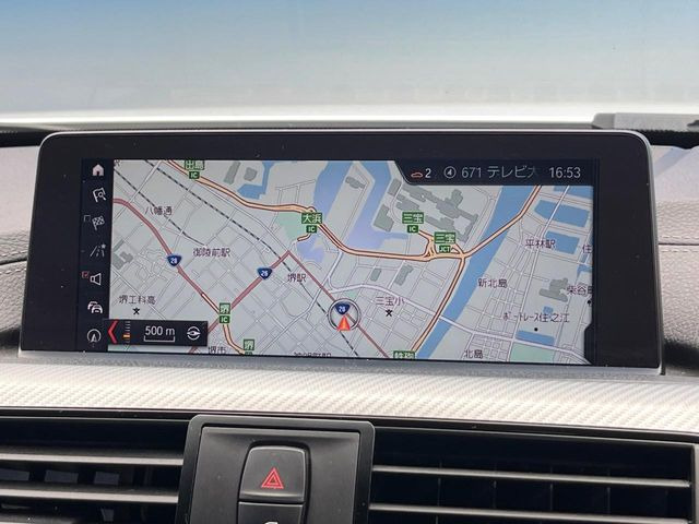 �������i�r:��̊��̂���i�r�́A����������ԓ������o���Ă���܂��B�I�[�f�B�I�@�\���[�����Ă���܂��̂ŁA�^�]�����y���߂܂���