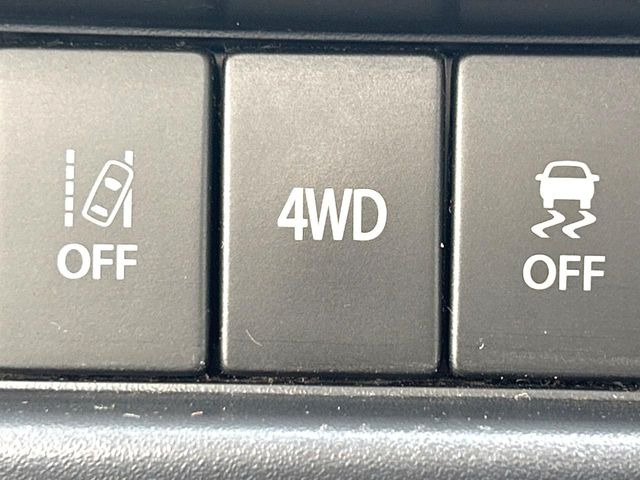 4WDのお車ですので、雪道でも安心です♪降雪地地域にお住まいの方以外にも、ウィンタースポーツが趣味の方や降雪地域へ帰省される機会がある方にもおすすめ!