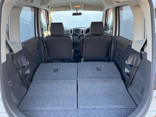 普段のお買い物や通勤、送迎等に十分な荷室スペースを確保しております。セカンドシートを倒すと、大きな荷物の積載も可能です♪