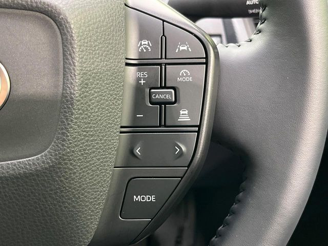 【レーダークルーズコントロール】高速道路での長距離走行が楽に!!自動で速度を保つクルーズコントロールが、衝突軽減システムと連携し、前方の車両を感知して車間を保つように速度調節してくれます!!