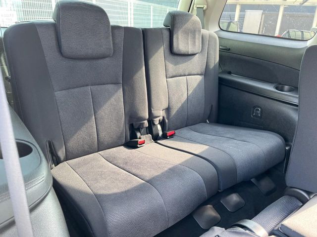 3列目シートはもちろん状態良好☆大人でもゆったりと座って頂けますので、大人数でのお出かけもラクラクです♪ご家族で、気の知れた仲間で、ドライブに行くのが楽しみですね♪