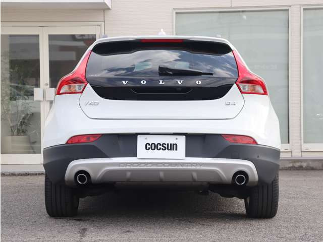 現行型エンジンにはボルボの認証を取得したMOTULの高級オイルSPECIFIC RBS0-2AE(0W-20)を使用します。