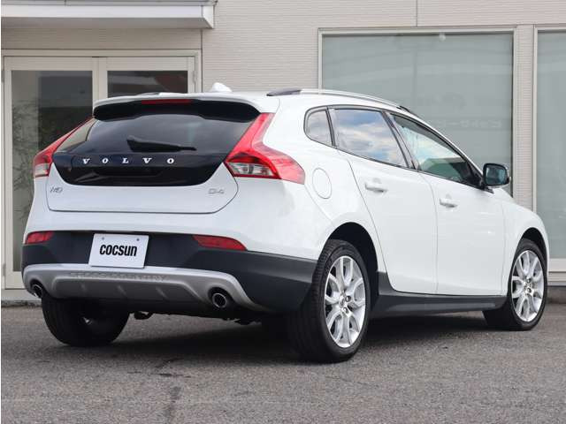 エンジンオイルはフランスのMOTUL(モチュール)を使用しています。新旧ボルボ各モデルに適合する異なる粘度のオイルをご用意しています。