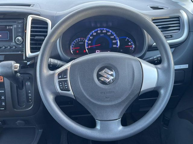 ステアリングも使用感が少なく、きれいな状態となっております♪