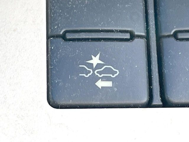 �y�g���^�Z�[�t�e�B�Z���X�z���s���ɑO���̎ԗ�����F�����A�Փ˂������Ȏ��͌x��ƃu���[�L�ŏՓˉ���Ɣ�Q�y�����A�V�X�g�B�����S�Ƀh���C�u�����y���݂��������܂��B