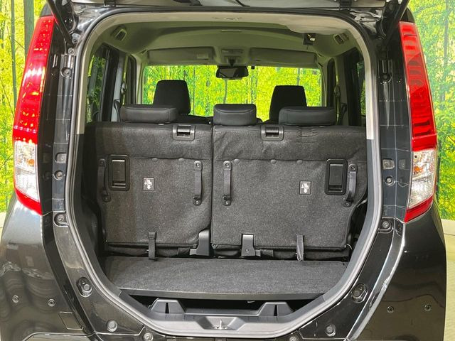 ���i�̂���������ʋ΁A���}���ɏ\���ȉ׎��X�y�[�X���m�ۂ��Ă���܂��B�Z�J���h�V�[�g��|���ƁA�傫�ȉו��̐ύڂ��\�ł���