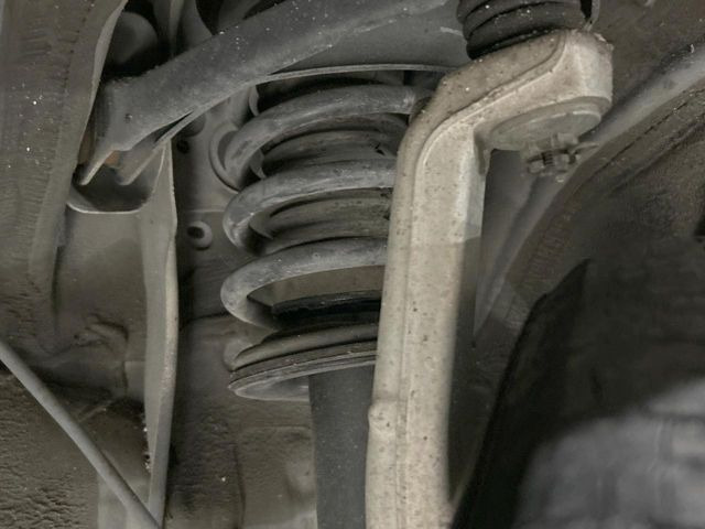 高透明度のガラス皮膜で撥水はもちろん、上質なツヤ・光沢を実現。紫外線や酸性雨から大切な愛車を保護し、色あせ・劣化を防止。「弾スプラッシュコート」、「弾プリミッサコート」からお選びいただけます。