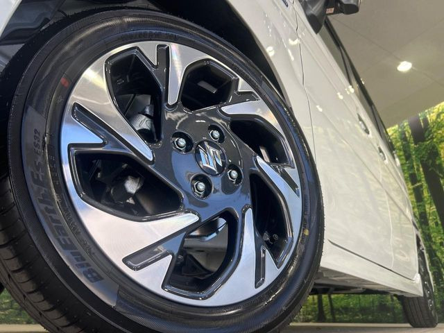 �y����15�C���`�A���~�z�C�[���z�O�ςɃ}�b�`���������A���~�z�C�[���𑕒����Ă���܂��B�e��ЊO�A���~�z�C�[����A�X�^�b�h���X�^�C�����戵�����Ă���܂��B���񂲑��k����������