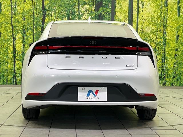 安心の最長10年・走行無制限保証(有償)をご用意。保証内容も充実はもちろん、無料点検&オイル交換や、年中無休の全国・24時間ロードサービスも付帯されておりますのでご安心下さい。