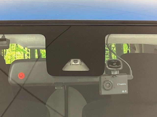 �y�X�}�[�g�A�V�X�g�z���s���ɑO���̎ԗ�����F�����A�Փ˂������Ȏ��͌x��ƃu���[�L�ŏՓˉ���Ɣ�Q�y�����A�V�X�g�B�����S�Ƀh���C�u�����y���݂��������܂��B