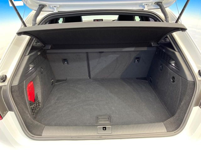 ●トランクルーム:趣味が広がる収容スペース!これだけの広さがあればお買い物やレジャーなどにも最適です!使用感も少なくきれいな状態を維持しております。