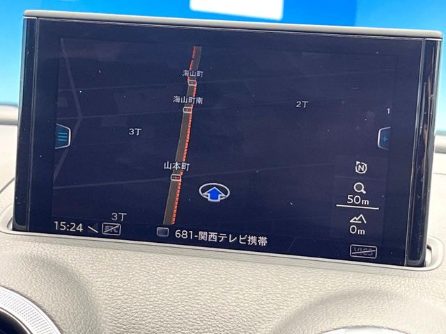 ●純正ナビ:一体感のあるナビは、高級感ある車内を演出してくれます。オーディオ機能も充実しておりますので、運転もより楽しめます♪