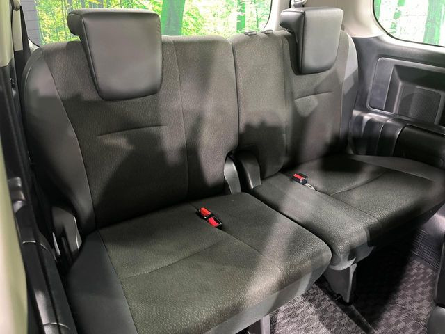 3列目シートはもちろん状態良好☆大人でもゆったりと座って頂けますので、大人数でのお出かけもラクラクです♪ご家族で、気の知れた仲間で、ドライブに行くのが楽しみですね♪