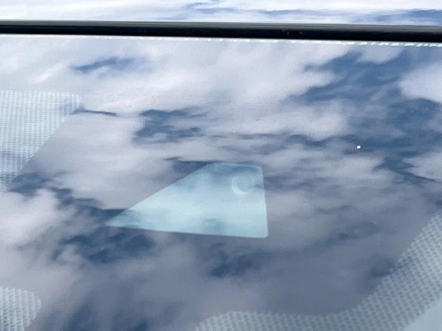 �y�C���e���W�F���g�G�}�[�W�F���V�[�u���[�L�z�t�����g�J�����őO���̎ԗ�����s�҂����m�B�Փ˂������Ȏ��͏Փ˔�Q�y���u���[�L���쓮�A�Փˉ�����T�|�[�g�B�����S�Ƀh���C�u�����y���݂��������܂��B