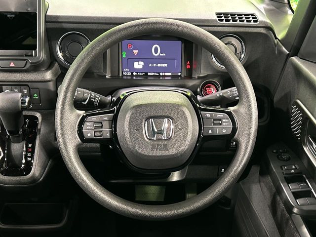 ステアリングも使用感が少なく、きれいな状態となっております♪