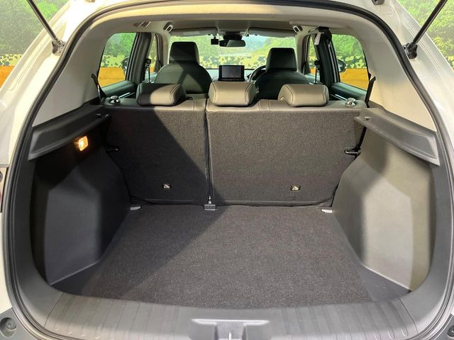 ���i�̂���������ʋ΁A���}���ɏ\���ȉ׎��X�y�[�X���m�ۂ��Ă���܂��B�Z�J���h�V�[�g��|���ƁA�傫�ȉו��̐ύڂ��\�ł���