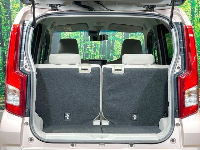 ���i�̂���������ʋ΁A���}���ɏ\���ȉ׎��X�y�[�X���m�ۂ��Ă���܂��B�Z�J���h�V�[�g��|���ƁA�傫�ȉו��̐ύڂ��\�ł���