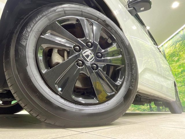 �y����15�C���`�A���~�z�C�[���z�O�ςɃ}�b�`���������A���~�z�C�[���𑕒����Ă���܂��B�e��ЊO�A���~�z�C�[����A�X�^�b�h���X�^�C�����戵�����Ă���܂��B���񂲑��k����������