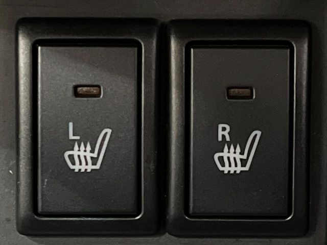 【シートヒーター】寒い日に重宝するシートヒーター!エアコンより早く温まってくれるので寒がりの人も安心ですね♪エアコンの温風は乾燥するから苦手、という方にもをおすすめです。