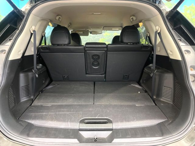 3列目シートはもちろん状態良好☆大人でもゆったりと座って頂けますので、大人数でのお出かけもラクラクです♪ご家族で、気の知れた仲間で、ドライブに行くのが楽しみですね♪