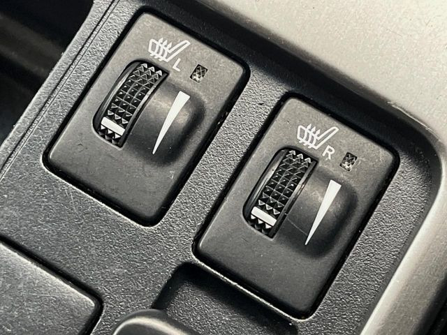 【シートヒーター】寒い日に重宝するシートヒーター!エアコンより早く温まってくれるので寒がりの人も安心ですね♪エアコンの温風は乾燥するから苦手、という方にもをおすすめです。