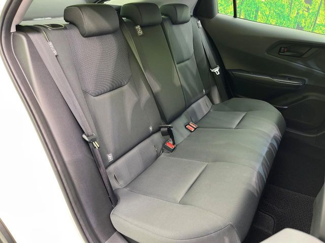 後部座席も気になるようなキズ・汚れやへたり等、大きなダメージはなく、良好な状態です。