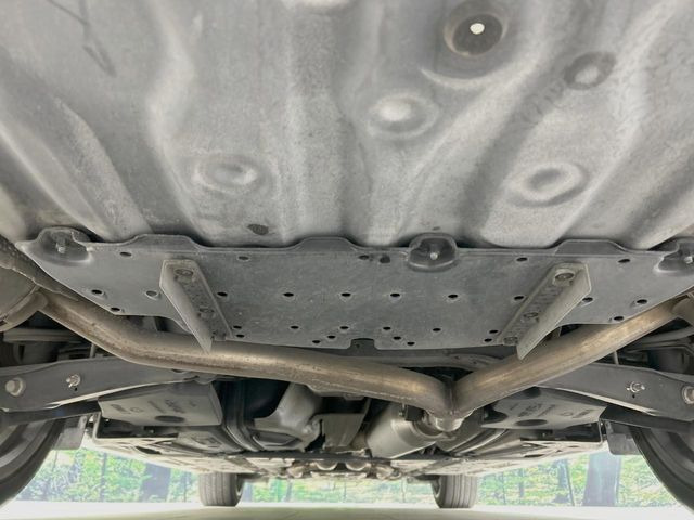 高透明度のガラス皮膜で撥水はもちろん、上質なツヤ・光沢を実現。紫外線や酸性雨から大切な愛車を保護し、色あせ・劣化を防止。「弾スプラッシュコート」、「弾プリミッサコート」からお選びいただけます。