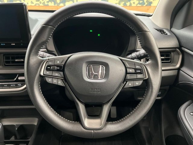 �y�����v�����X�e�A�����O�z�㎿�Ȋv���g�p���邱�ƂŁA��ɂ����������݂ƂĂ��^�]���₷���n���h���ł���