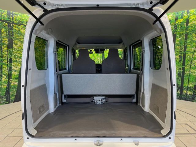 ���i�̂���������ʋ΁A���}���ɏ\���ȉ׎��X�y�[�X���m�ۂ��Ă���܂��B