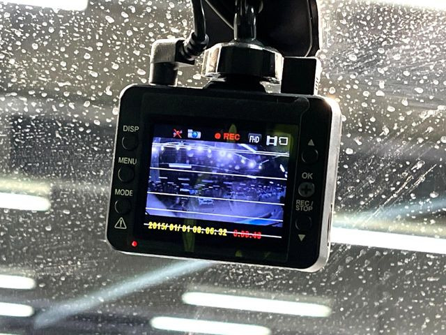【ドライブレコーダー】安心・安全なカーライフに必須のドライブレコーダーを装備!走行中はもちろん、あおり運転や事故に遭遇した際の状況も映像で記録し、万一のリスクに備えます。