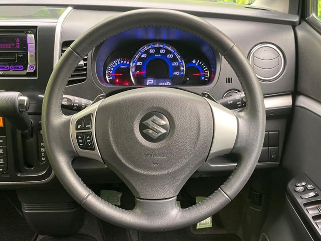 �y�����v�����X�e�A�����O�z�㎿�Ȋv���g�p���邱�ƂŁA��ɂ����������݂ƂĂ��^�]���₷���n���h���ł���