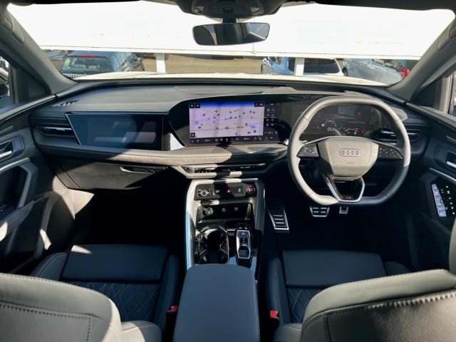 SQ5スポーツバック3.0 4WD