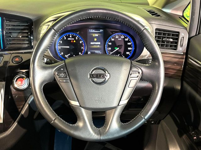 �y�����v�����X�e�A�����O�z�㎿�Ȋv���g�p���邱�ƂŁA��ɂ����������݂ƂĂ��^�]���₷���n���h���ł���