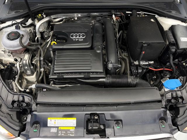 ●当店では、各メーカーの専用診断テスターを導入。国家資格を持つテクニカルスタッフも常駐しておりますので、万が一の際にも安心してご利用いただけます。