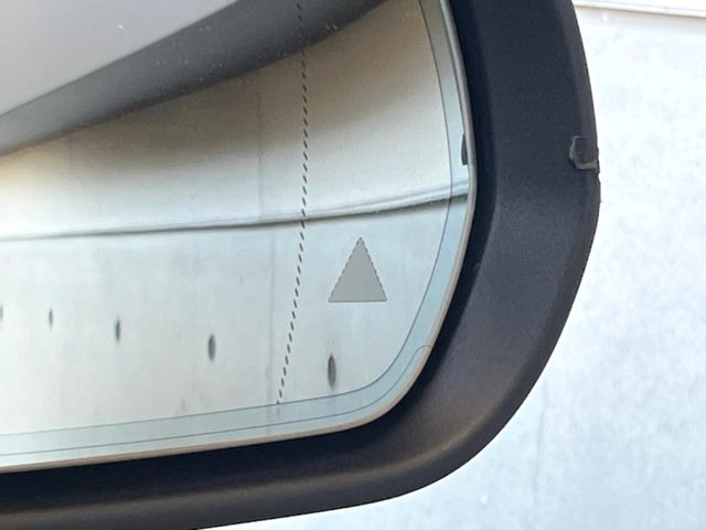 ���u���C���h�A�V�X�g�Z���T�[:���p����̎Ԃ����m���A�h���C�o�[���Ԑ��ύX���s���ۂɁA�x�����Ƌ��ɒ��ӂ𑣂��Ă������S�x���@�\�ł�!