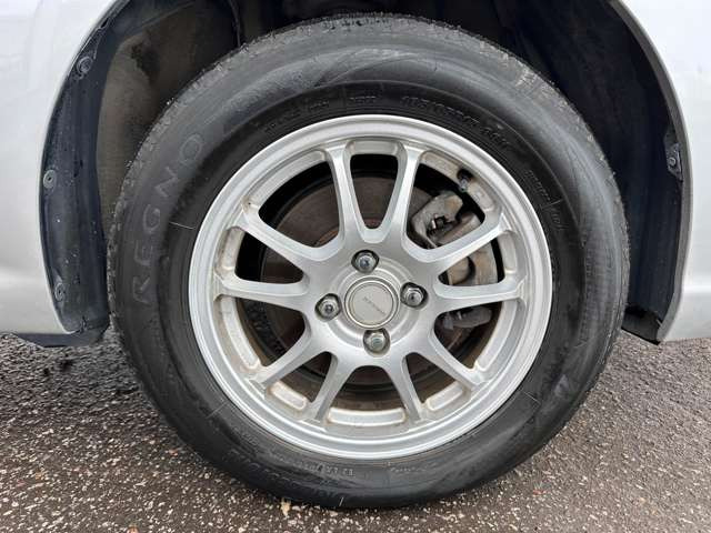 �y�A���~�z�C�[���z�f�U�C�������厖�ł����A�X�`�[���z�C�[���ɔ�ׂăA���~�͌y�ʂł��̂ŁA�R��⑖��ɂ��e�����܂��B