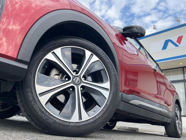 �y����17�C���`�A���~�z�C�[���z�O�ςɃ}�b�`���������A���~�z�C�[���𑕒����Ă���܂��B�e��ЊO�A���~�z�C�[����A�X�^�b�h���X�^�C�����戵�����Ă���܂��B���񂲑��k����������